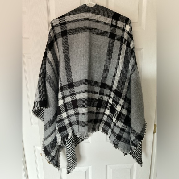 🆕 Gray/Black Reversible Checkered Fleece Shawl - Picture 5 of 11